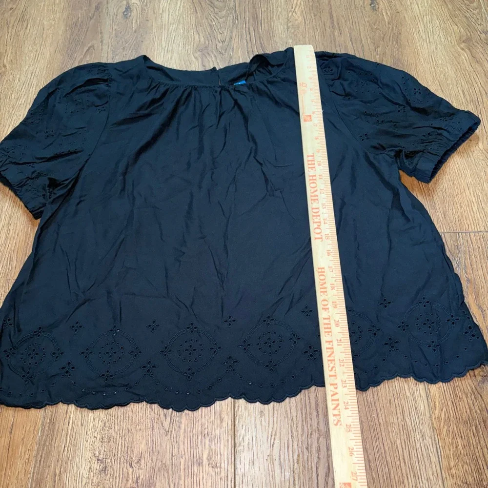 Old Navy Womens Large Black Eyelet Scallop Hem Puff Sleeve Blouse Top Feminine
